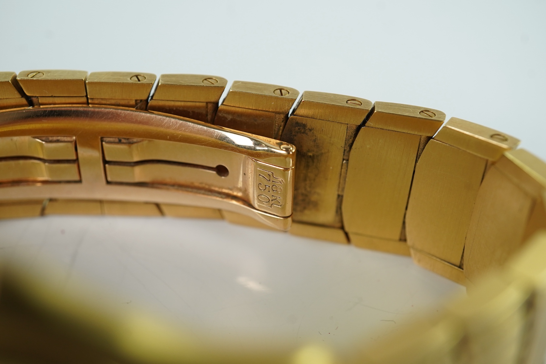 A gentleman's late 20th century 18k gold Cartier Cougar quartz wrist watch